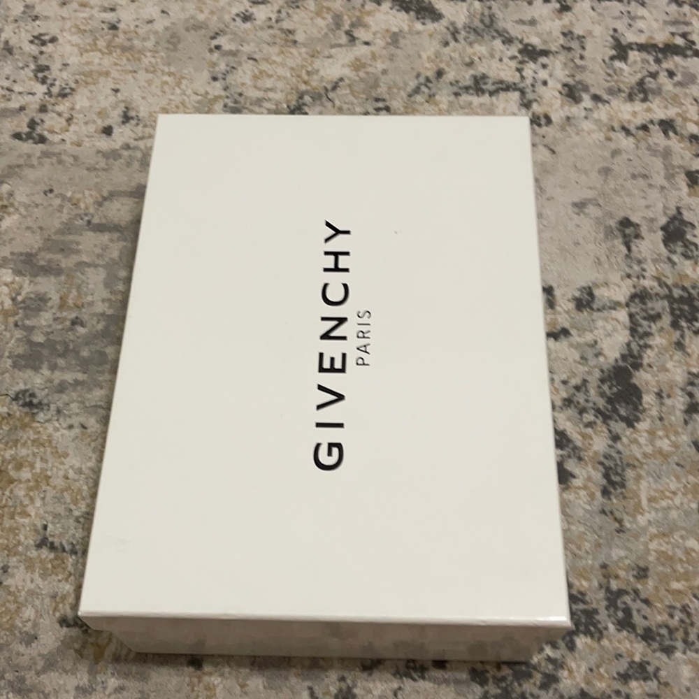 Empty Givenchy Sneaker Box size 37